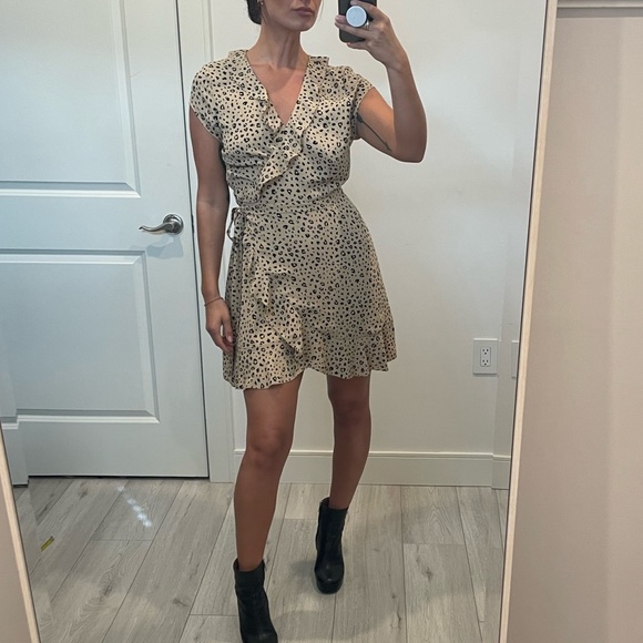 Sunday Best Aritzia Wrap Dress - Picture 5 of 11